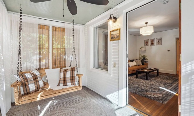 Ames Casa | The Caddy's Cottage S