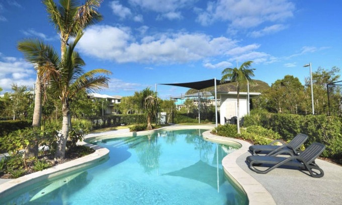 Yaroomba Casa | The Cali Beach House | 3 minutes walk to private beach!! 🌊
