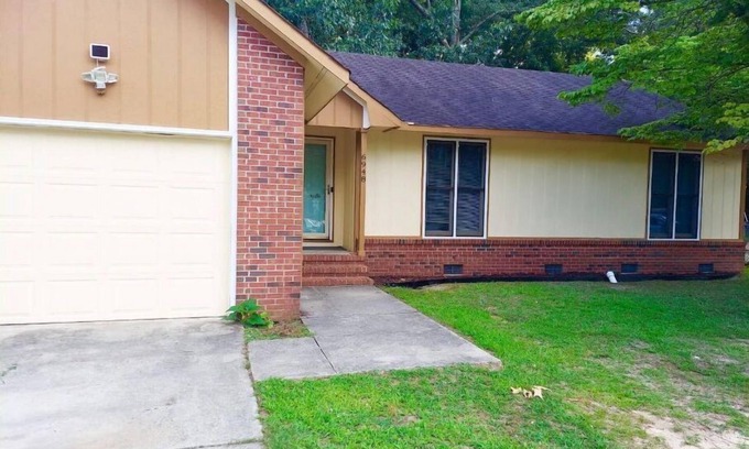 Fayetteville Casa | The Callahan - Sleeps 10, Wifi, Ft Bragg, & More