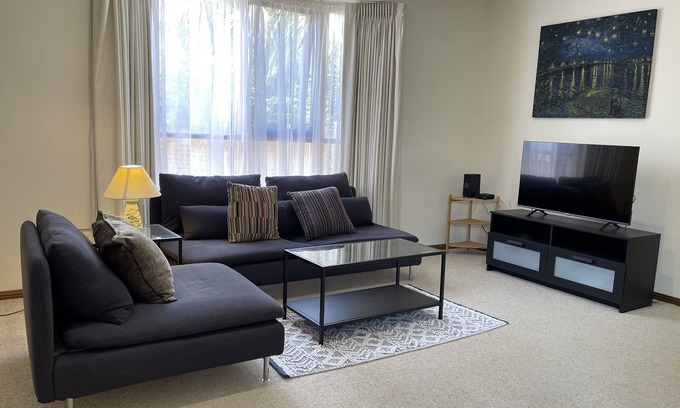 Glen Waverley Casa | The Calm Oasis in center of Glen Waverley with everything you need.