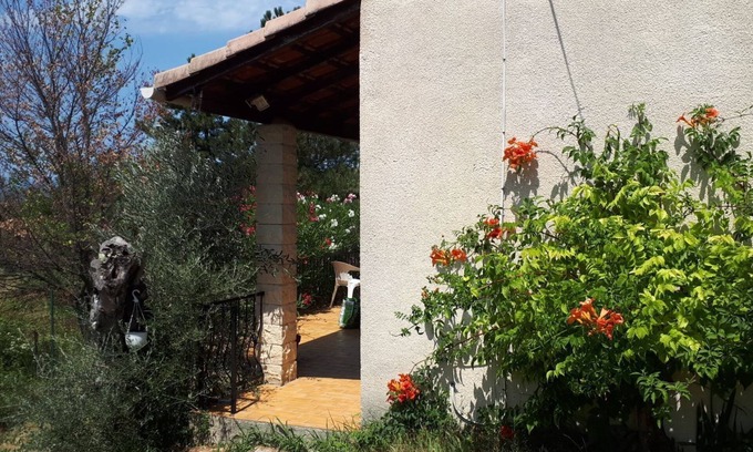 Brujas Casa | The calm of the Ardèche countryside.