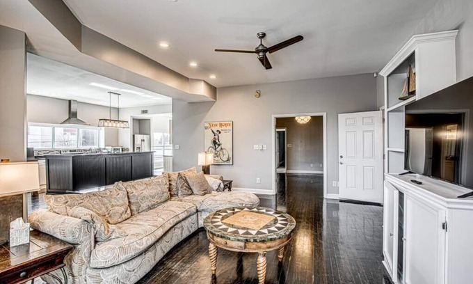 Winston - Salem Apartamento | The Camel City Lofts, Downtown!