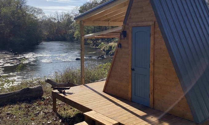 Greenville Cabina | The Camellia River Pod on the Saluda River
