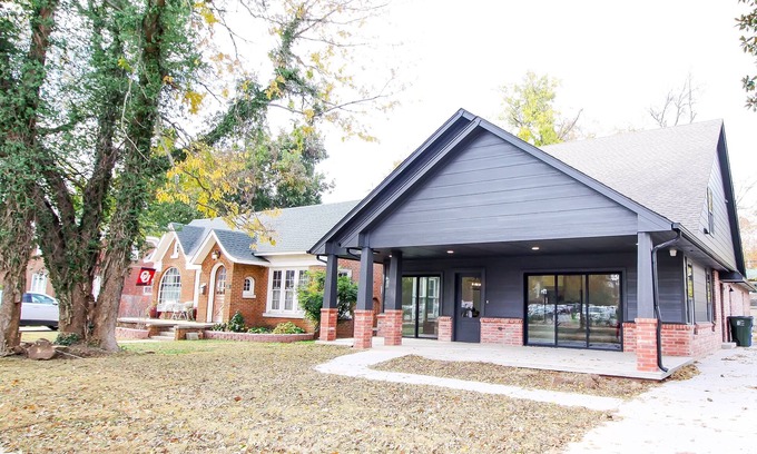 Norman Casa | The Campus Cottage on Elm is the ideal University of Oklahoma gameday residence