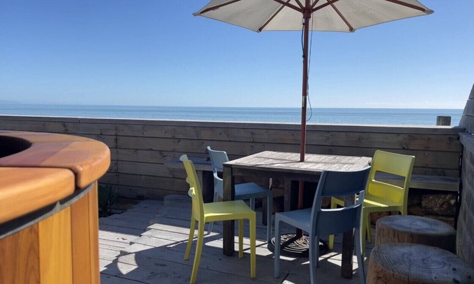 Haumoana Cabina | The Cape View Pacific Ocean Experience