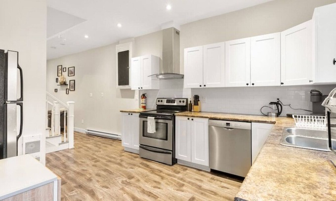 Downtown St. John's Casa | The Captain-Charming Home- Close to Jellybean Row