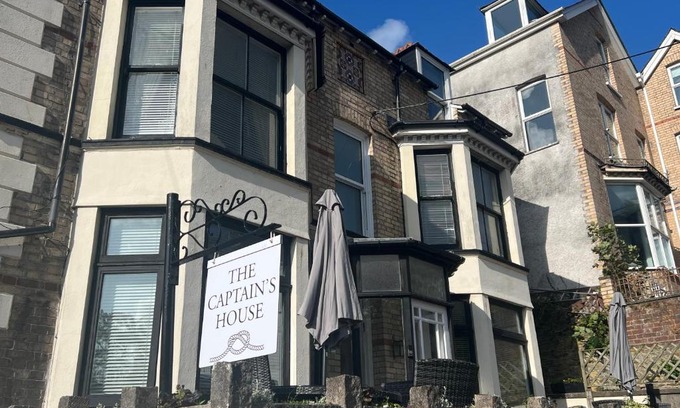Looe Cama Y Desayuno | The Captain's House