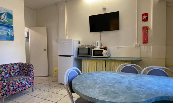 Arcadia Apartamento | The Captain's Manor on Cook 9 - Compact, affordable and just minutes to Alma Bay