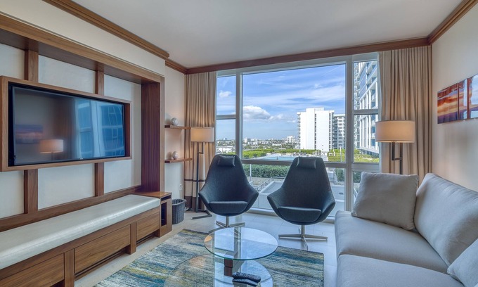 North Beach Apartamento | The Carillon Hotel Suite de dos habitaciones y dos baños