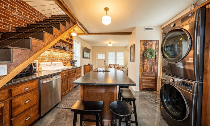 Jefferson City Cabaña | The Carriage House at Parker's Place