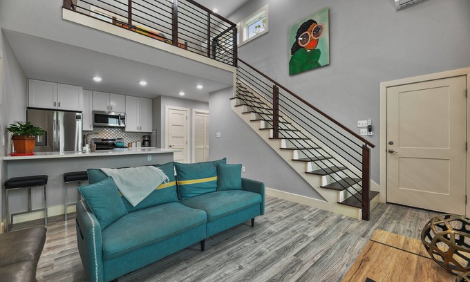 Galveston Cabaña | The Carriage House- Close to the Beach! Garage Parking!