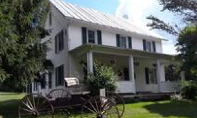 Center Moreland Casa | The Carriage House