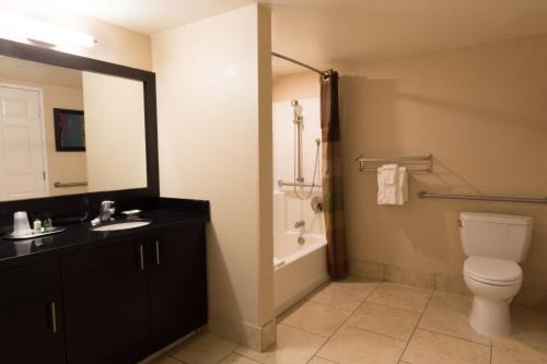 Las Vegas Hotel | The Carriage House