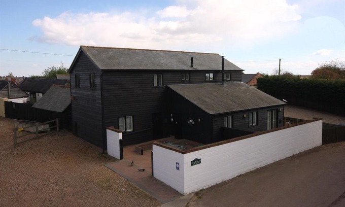 Brightlingsea Casa | The Cart Lodge at Lee Wick Farm Cottages & Glamping