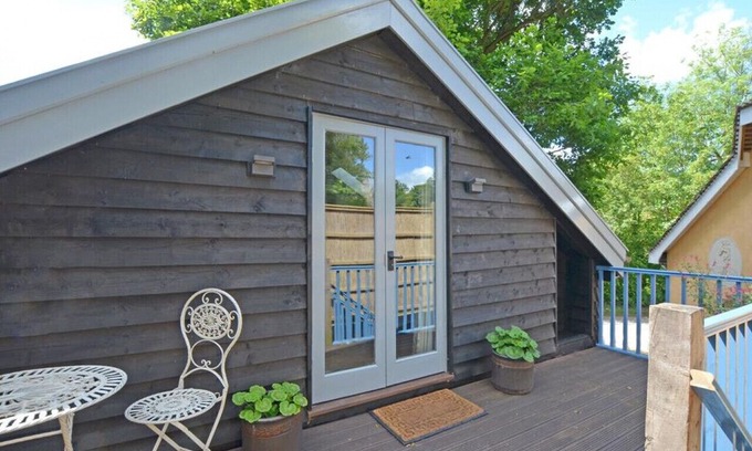 Badingham Casa | The Carter's Loft - One Bedroom House, Sleeps 2