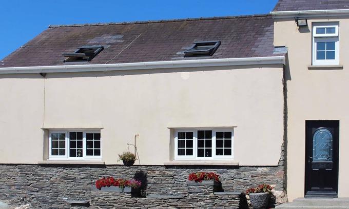 Newcastle Emlyn Cabaña | The Carthouse - UK13184