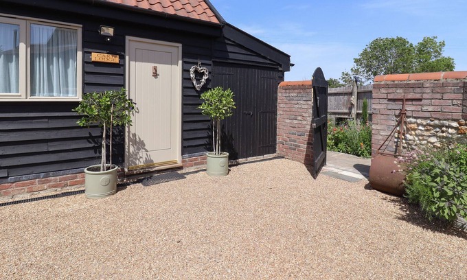 Weybread Casa | THE CARTLODGE, pet friendly, character holiday cottage in Harleston