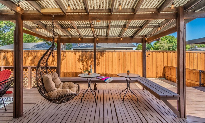 Plano Casa | The Casita Executive Home, Location, Pet Friendly