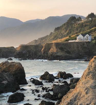 Shelter Cove Hotel | The Castle Inn of the Lost Coast
