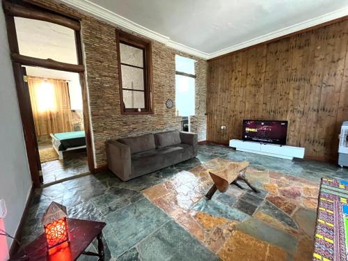Nungua Cabina | The Cave Suite