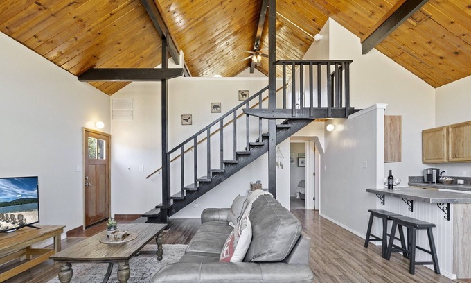 Soulsbyville Casa | The Caylor Chalet