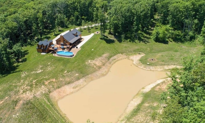 Warrenton Cabina | The Cedar Hill Lodge 52ac - Sleeps 20 - Hot Tub