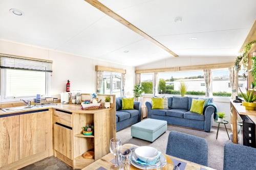 Knaresborough Otro | The Celestial Cabin