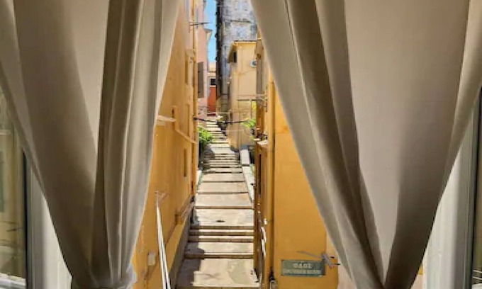 Old Town Apartamento | THE CENTRIC Apt. by LOC HOSPITALITY