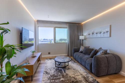 Three Anchor Bay Apartamento | The Centurion 606