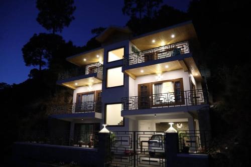 Kumarhatti Apartamento | The Cerro Rico - 3 BHK Modern Villa