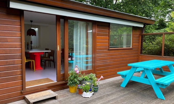 Municipality of Harderwijk Casa | The chalet is an artfully decorated and privately situated chalet located the edge of the Veluwe and a stone's throw from the center of the town of Harderwijk. A perfect combination of "peace and quiet".