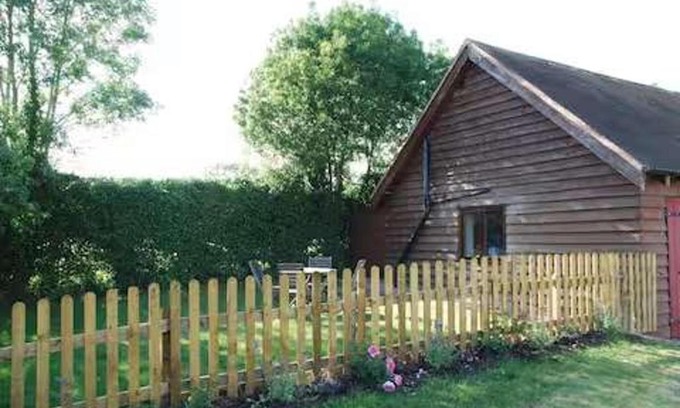 Forest of Dean Chalet De Esquí | The Chalet is pet friendly on a farm near Malvern