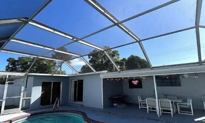 Pinecrest West Park Casa | The Champa Pool Home