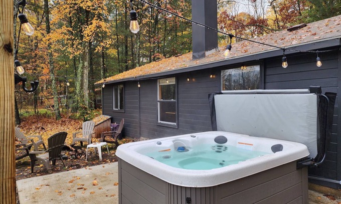 Bitely Cabina | The Channel Cabin with HOT TUB!