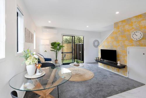 Lower Hutt Casa | The Charming Getaway 1BR Home