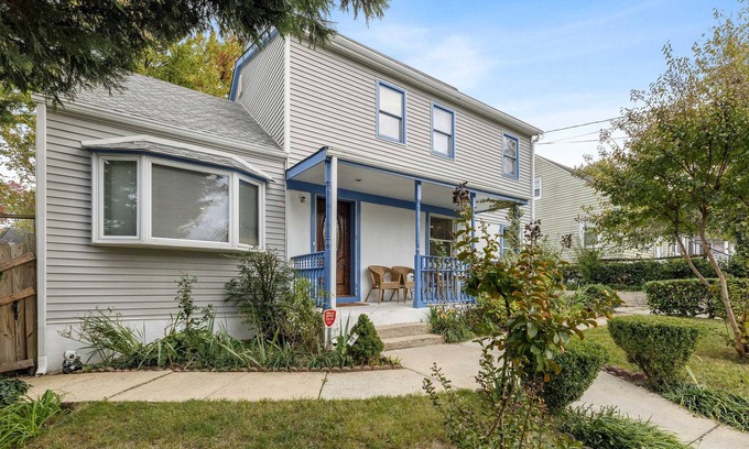 Hyattsville Casa | The charming villa is at 5miles away to Washington DC sight see