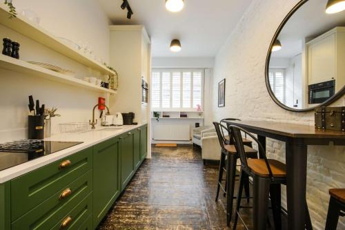 Cathedrals Apartamento | The Cheeky Hideaway-Borough- by Frankie Says