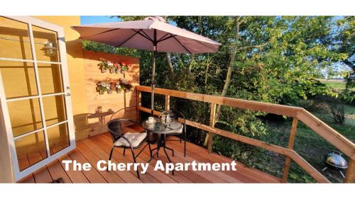 Arnager Casa | The Cherry Apartment - 'Den Gule Svane' Guest House near Rønne & Beach