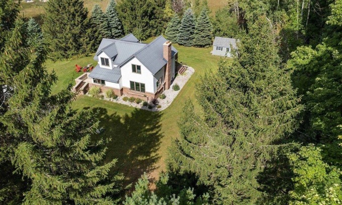 Cedar Casa | The Cherry Hill House