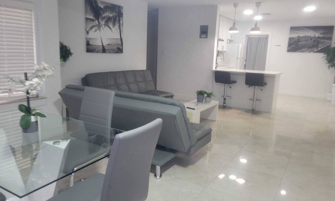 Poinsettia Heights Apartamento | ♚The CHIC Apt♚2BR | Cerca de la playa | Puerto | Aeropuerto | Las Olas