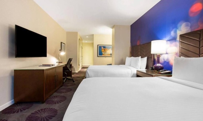 Rush and Division Hotel | The Chicago Hotel Collection Magnificent Mile, 3 Standard King Rooms