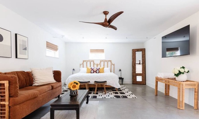 Chico Casa | | The Chico Casita | Newly Built Downtown Studio |