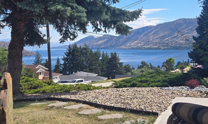 Central Okanagan Cama Y Desayuno | The Chirping Cricket Bed & Breakfast