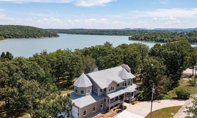 Eagle Rock Casa | The Cimarron Lake House on Table Rock Lake!