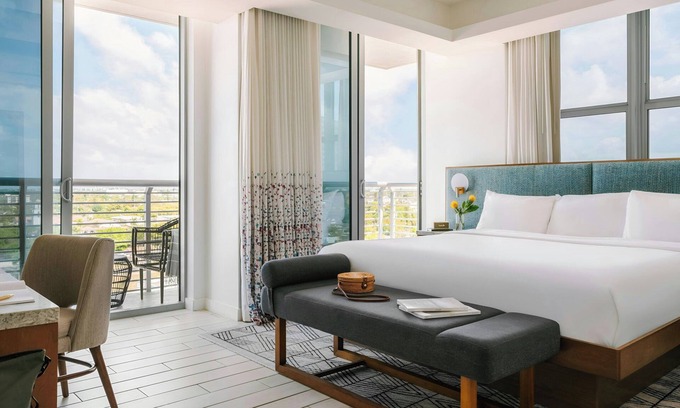 Downtown Hollywood Hotel | The Circ Hotel Hollywood, Sonder by Marriott Bonvoy