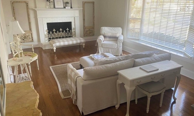 East Ridge Casa | The Claremont Cottage