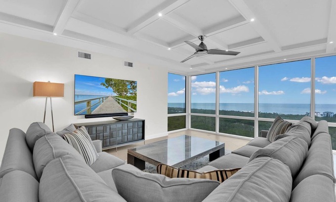 Pelican Bay Condominio | THE CLARIDGE 17D - Luxury Condo in Pelican Bay, Incredible Gulf Views!