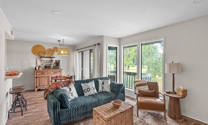 Daphne Condominio | The Club House, 1-bedroom condo with WiFi, on the 18th hole in welcoming Daphne