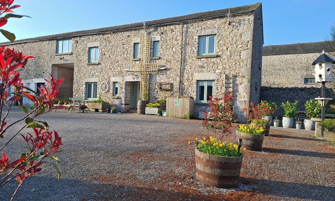 Meathop Cabaña | THE COACH HOUSE AT BRACKENTHWAITE FARM, pet friendly in Arnside