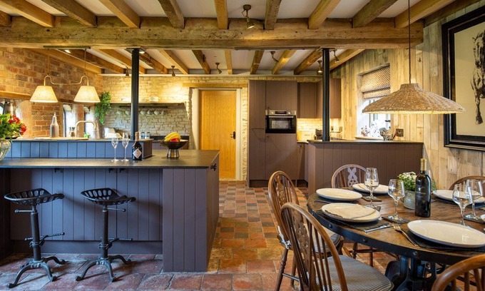 Priors Marston Cabaña | The Coach House at Holy Well - sleeps 6 guests in 3 bedrooms